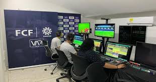 VAR, el árbitro tecnológico que llegó para cambiar el fútbol: revolucionario o inconveniente